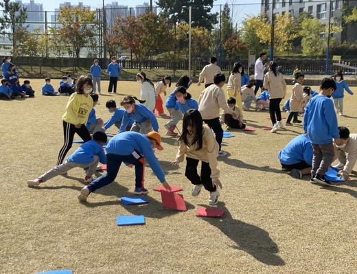 판 뒤집기 — 체육대회 게임 진행 모습